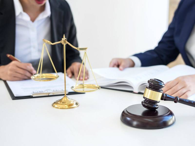 上海交通事故律师：单方事故驾驶员全责时保险赔付的深度剖析