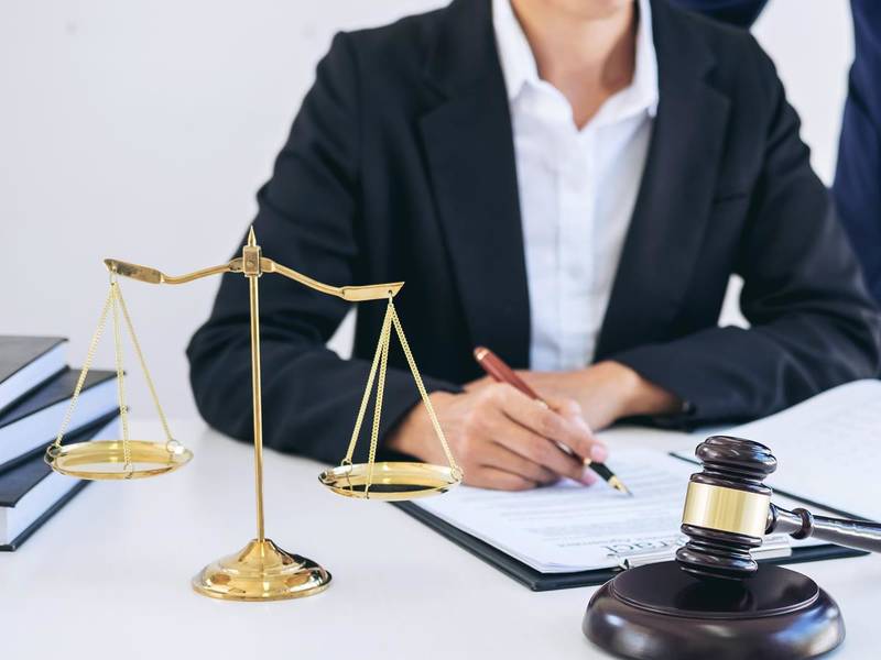 上海交通事故律师解读：逆行出事故，保险赔付的复杂判定