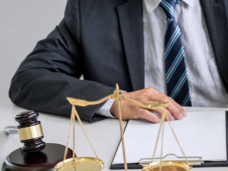 上海交通事故律师解析：小货车超长出事故保险赔付问题
